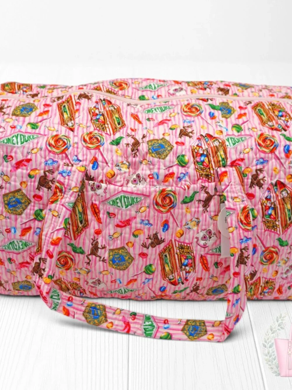 NEW ❤️ vera bradley x Harry Potter Honeydukes Pink Large Duffel - Picture 4 of 6